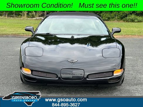 Used 2001 Chevrolet Corvette Convertible w/ Preferred Equipment Group1 RWD image 9