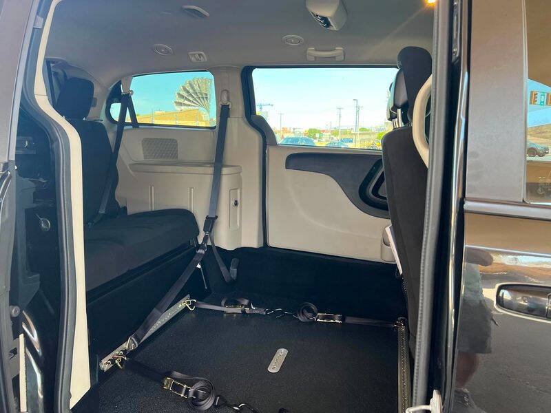 Used 2016 Dodge Grand Caravan SXT FWD image 37