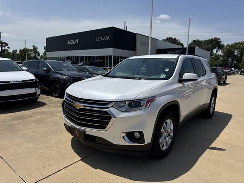 Used 2021 Chevrolet Traverse LT FWD image 3