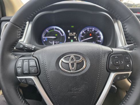 Used 2019 Toyota Highlander Limited image 17