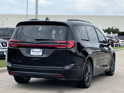 Used 2025 Chrysler Pacifica Limited FWD image 4