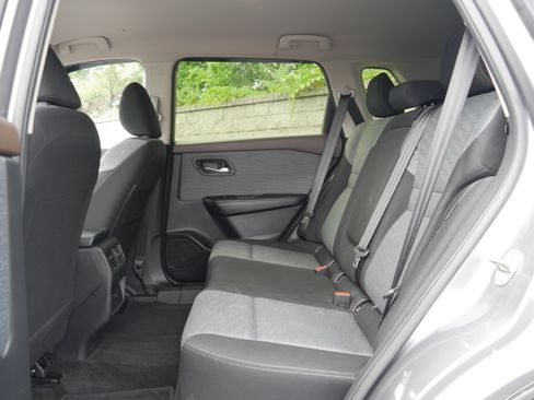 Used 2023 Nissan Rogue SV AWD/4WD image 14