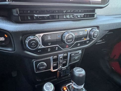 Used 2024 Jeep Gladiator Sport AWD/4WD image 28
