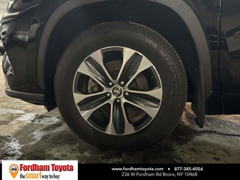 Used 2025 Toyota Highlander XLE image 9