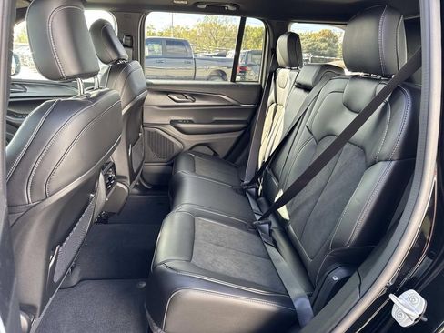 New 2025 Jeep Grand Cherokee Altitude image 29