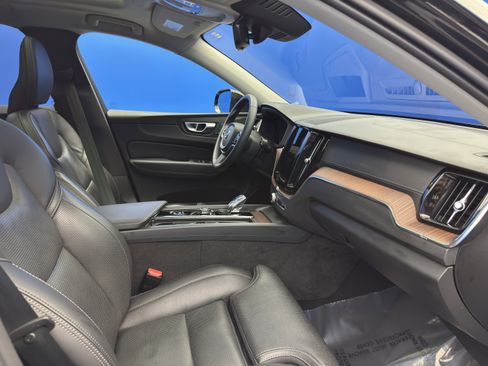 Used 2024 Volvo XC60 B5 Ultimate w/ Protection Package Premier image 22