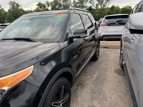 Used 2015 Ford Explorer XLT w/ Equipment Group 202A AWD/4WD image 7