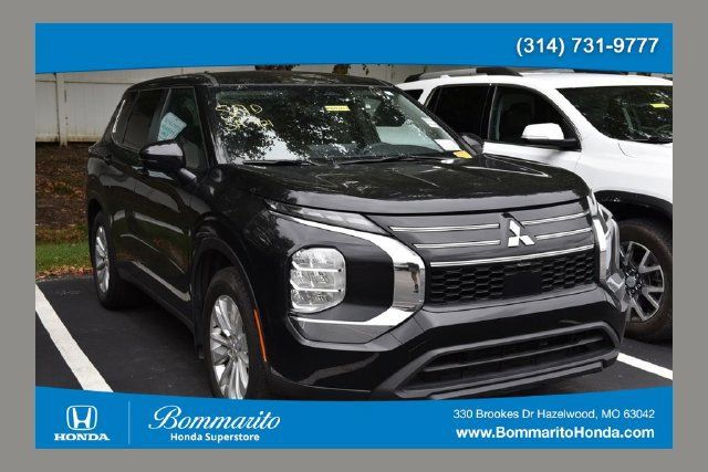 Used 2025 Mitsubishi Outlander ES FWD image 1
