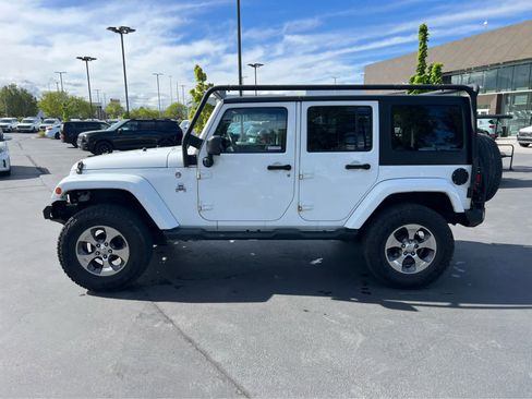 Used 2016 Jeep Wrangler Unlimited Sahara w/ Connectivity Group image 12