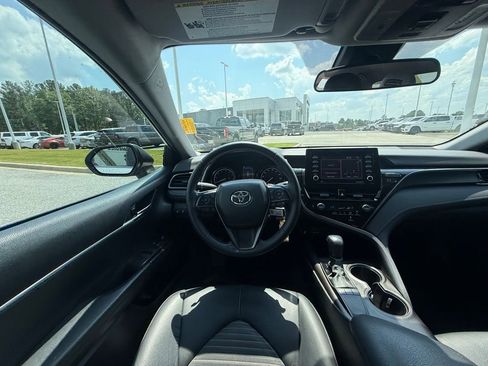 Used 2022 Toyota Camry SE FWD image 11