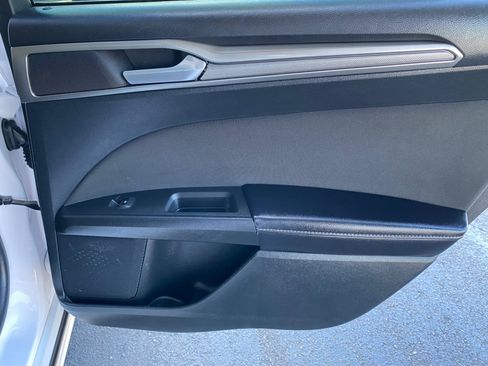 Used 2019 Ford Fusion SE image 40