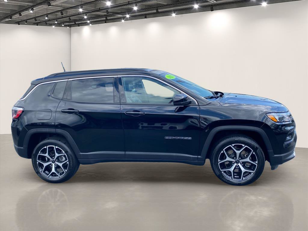 Used 2025 Jeep Compass Limited AWD/4WD image 8
