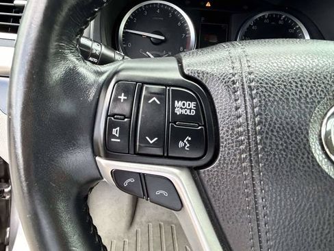 Used 2018 Toyota Highlander XLE FWD image 28