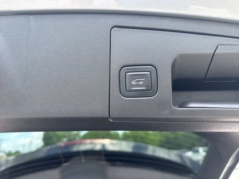 Used 2025 Cadillac XT4 Premium Luxury FWD image 24