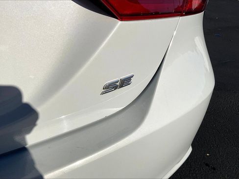 Used 2022 Toyota Camry SE image 8