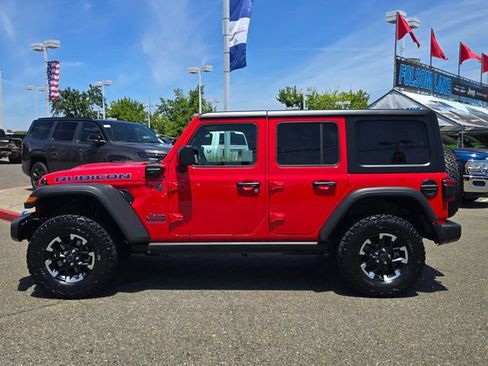 Certified 2025 Jeep Wrangler Unlimited Rubicon 4xe w/ Convenience Group AWD/4WD image 7