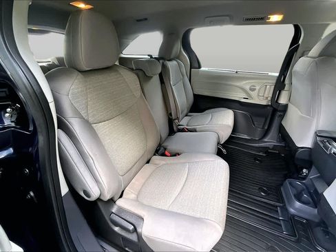 Certified 2024 Toyota Sienna LE AWD/4WD image 18