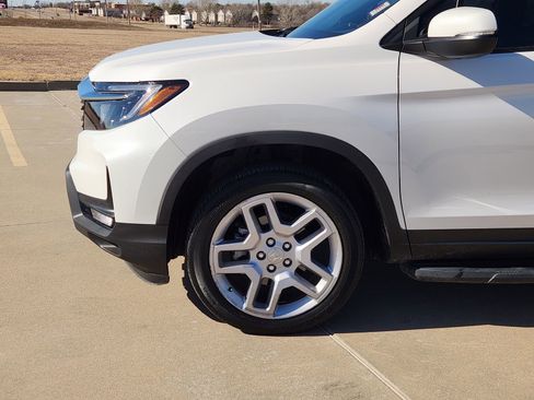 Used 2024 Honda Passport EX-L image 9