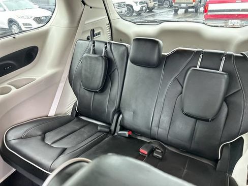 Used 2024 Chrysler Pacifica Limited w/ Uconnect Theater Family Group AWD/4WD image 17