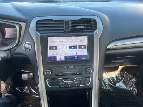 Used 2020 Ford Fusion SE FWD image 34