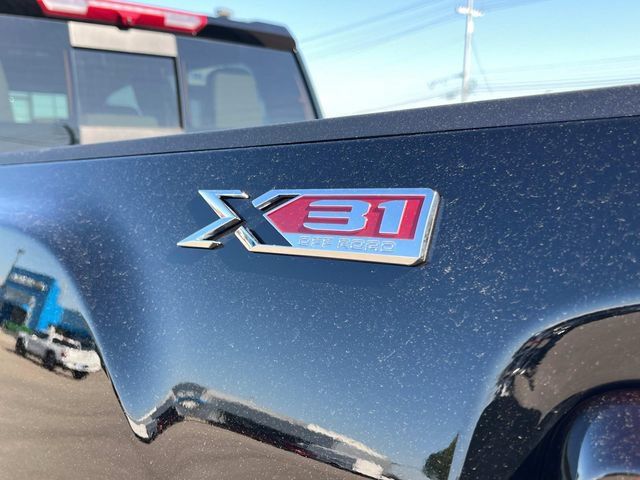 New 2025 GMC Sierra 2500 SLT w/ SLT Premium Package AWD/4WD image 14