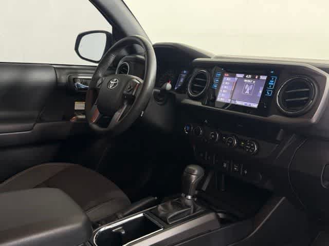Used 2019 Toyota Tacoma TRD Off-Road AWD/4WD image 17
