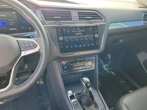 Certified 2023 Volkswagen Tiguan SE w/ Panoramic Sunroof Package FWD image 22