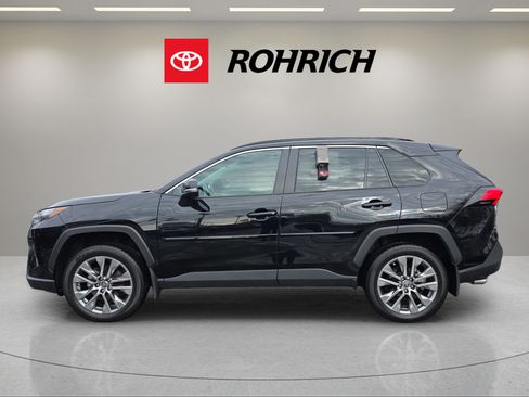 Used 2023 Toyota RAV4 XLE Premium AWD/4WD image 9