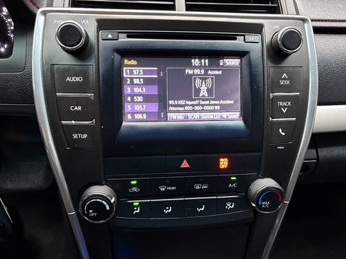 Used 2016 Toyota Camry SE image 18