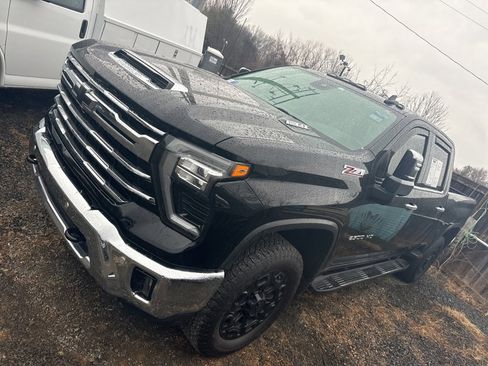 Used 2024 Chevrolet Silverado 2500 LTZ w/ LTZ Plus Package image 4