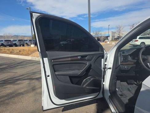 Used 2025 Audi Q5 e Premium Plus w/ Premium Plus Package image 9