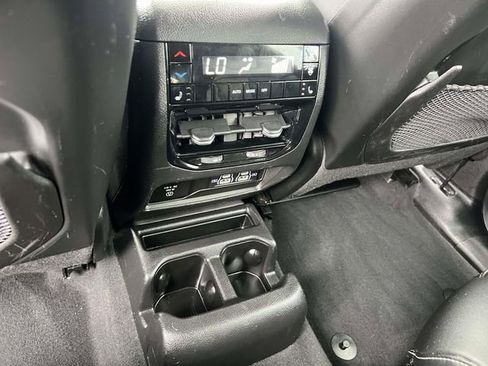 Used 2023 Jeep Grand Cherokee L Limited w/ Luxury Tech Group II AWD/4WD image 14