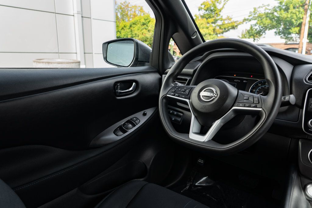 Used 2025 Nissan Leaf S FWD image 11