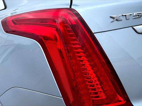 Used 2017 Cadillac XT5 Premium Luxury image 32