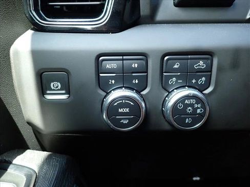 Used 2025 GMC Sierra 2500 AT4X AWD/4WD image 26