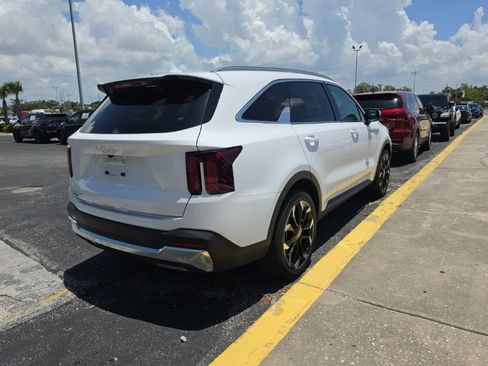 Certified 2024 Kia Sorento EX w/ Panoramic Sunroof Package FWD image 16