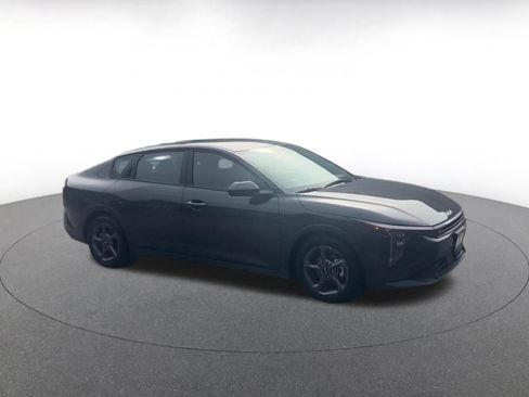Used 2025 Kia K4 LXS image 2