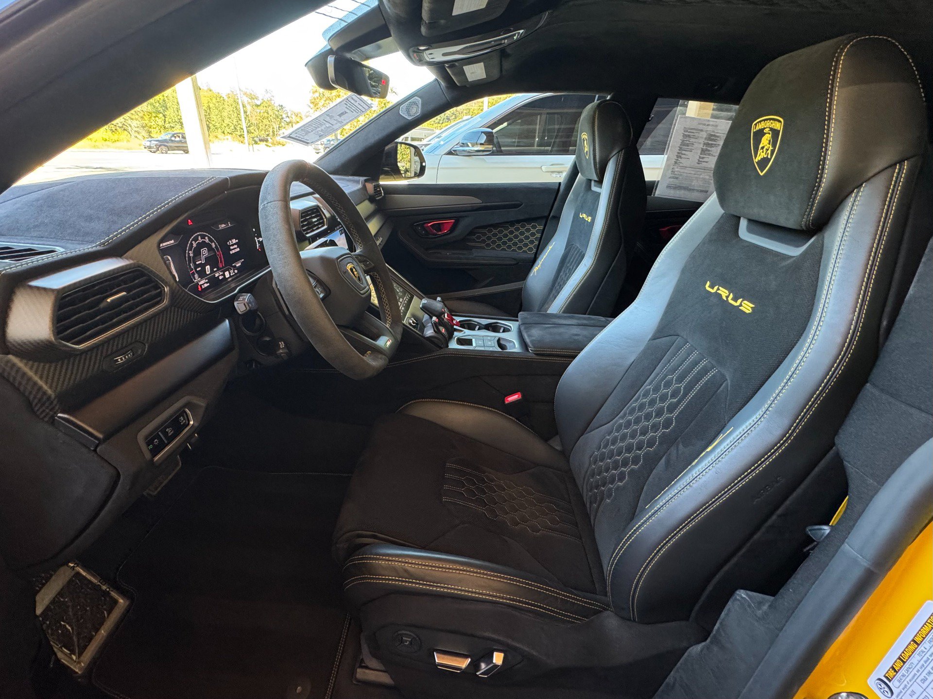 Used 2023 Lamborghini Urus Performante AWD/4WD image 9