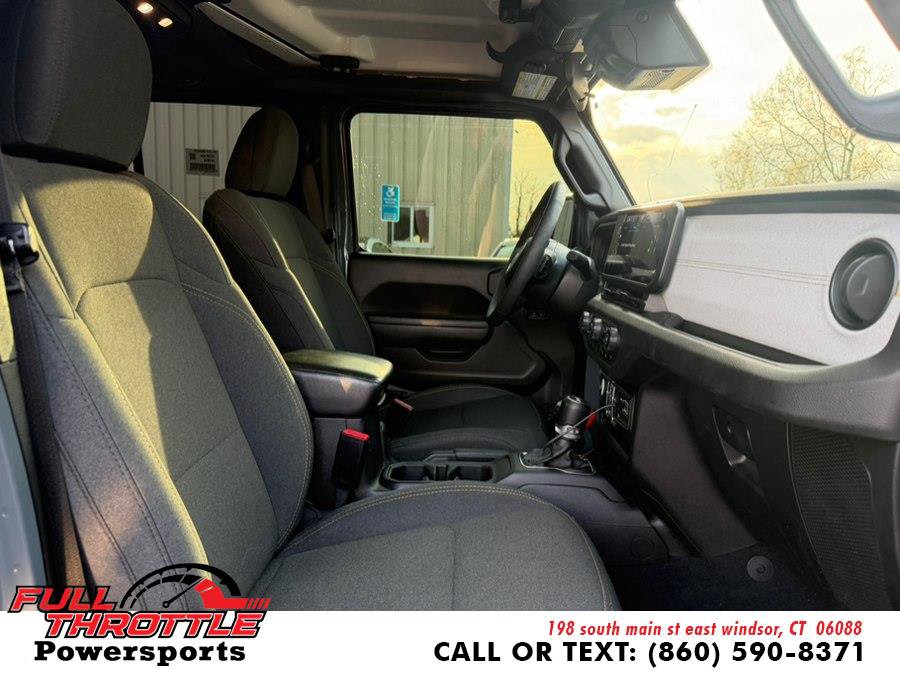 Used 2024 Jeep Wrangler Unlimited w/ Convenience Group AWD/4WD image 12
