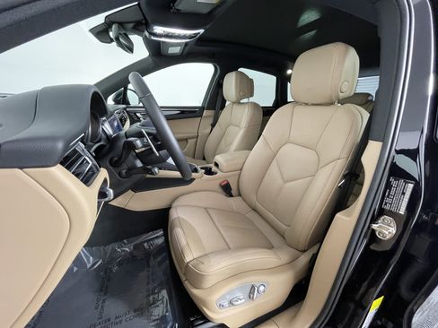 Used 2025 Porsche Macan image 5
