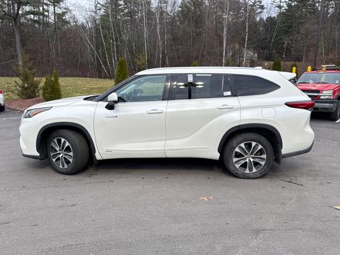 Used 2020 Toyota Highlander XLE image 3