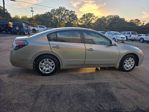 Used 2009 Nissan Altima 2.5 S FWD image 2