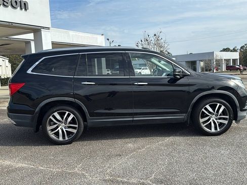 Used 2017 Honda Pilot Touring image 9
