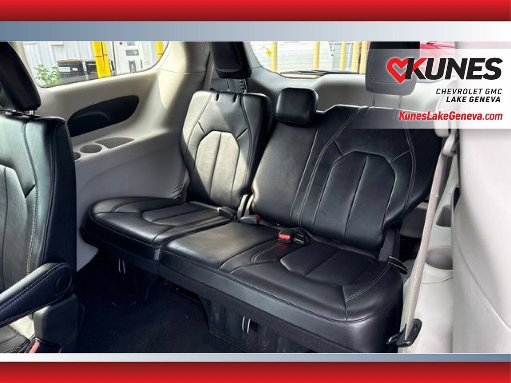 Used 2024 Chrysler Pacifica Touring-L FWD image 15