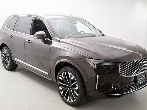 Certified 2025 Volvo XC90 T8 Ultra AWD/4WD image 4