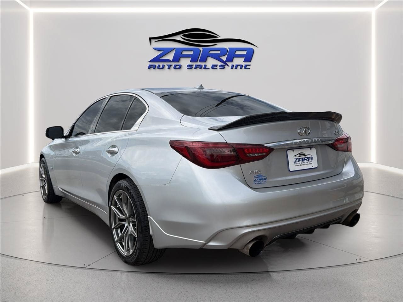Used 2018 INFINITI Q50 Luxe w/ Essential Package (3.0T Luxe) AWD/4WD image 5
