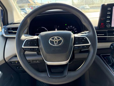 Used 2021 Toyota Sienna LE image 22