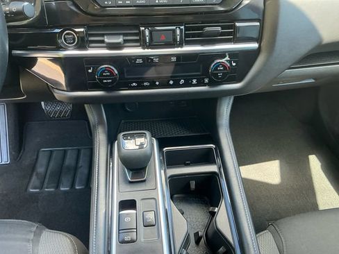 Used 2023 Nissan Pathfinder SV w/ SV Premium Package AWD/4WD image 12