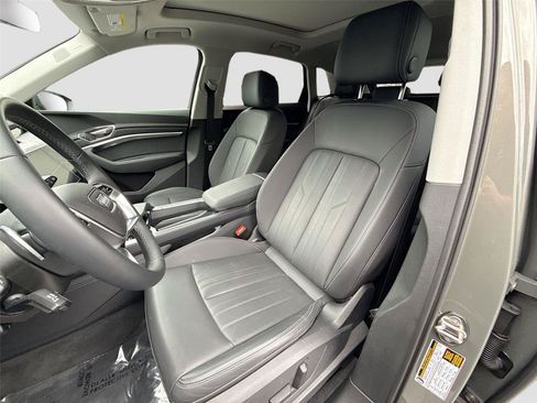 Certified 2024 Audi Q8 e-tron Premium Plus w/ Premium Plus Package AWD/4WD image 22