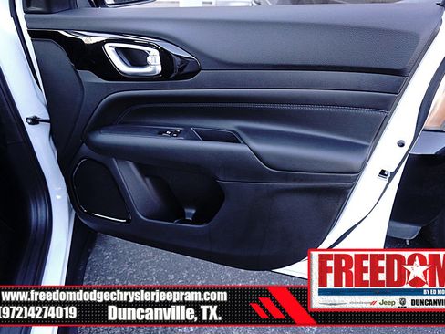 New 2026 Jeep Compass Latitude image 41